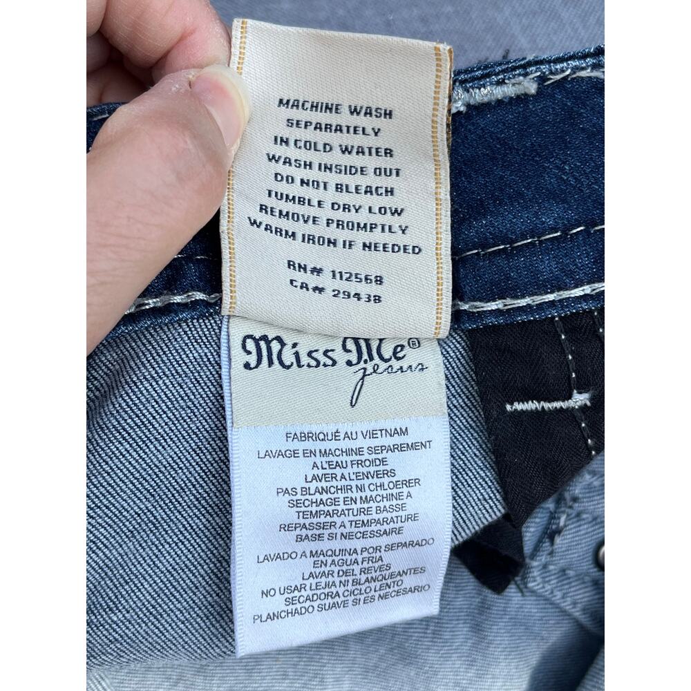 💎 Y2K Miss Me Embellished Winged Bermuda Shorts Size 30 💎 - Picture 8 of 8